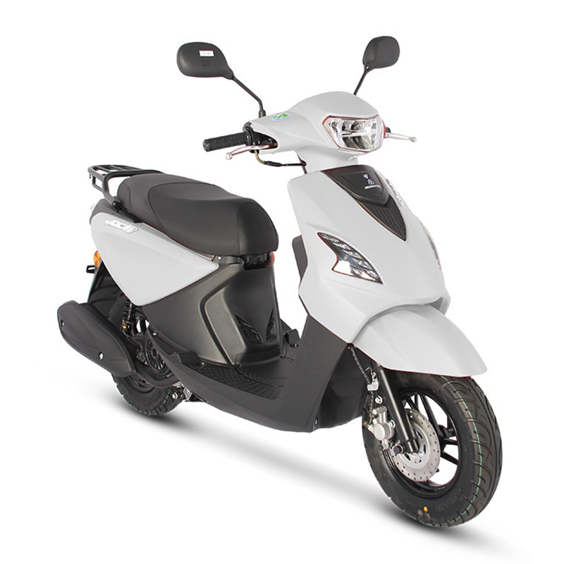 银巧格水晶组合大灯125cc排量踏板摩托车