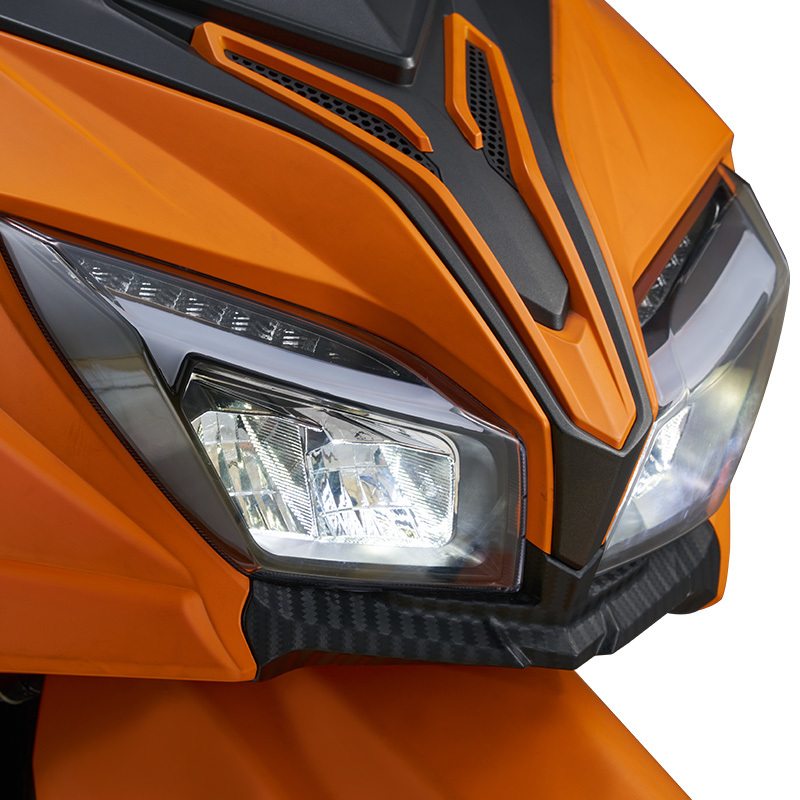 战鹰前后碟刹150cc排量踏板摩托车