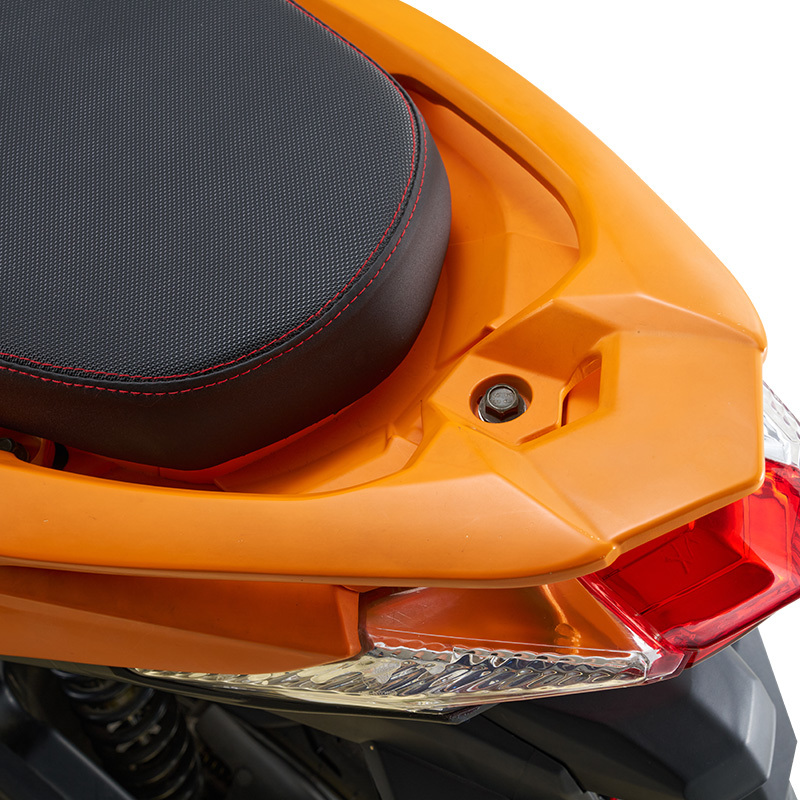 战鹰前后碟刹150cc排量踏板摩托车